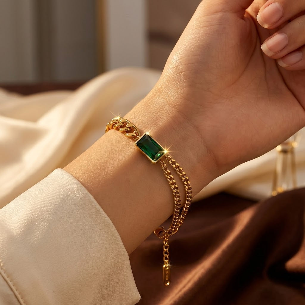 Gold Emerald Bar Chain Bracelet - Photo 2