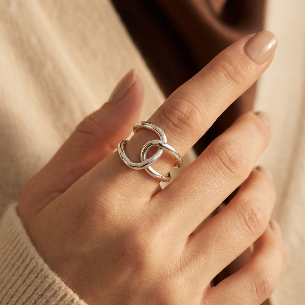 Silver Interlocking Open Ring - Photo 2