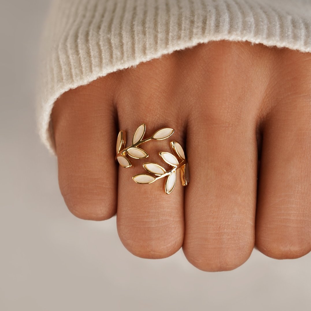 Gold Leaf Motif Ring - Photo 2