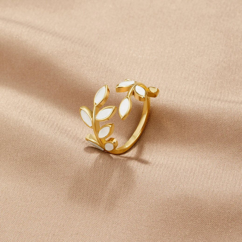 Gold Leaf Motif Ring - Photo 1