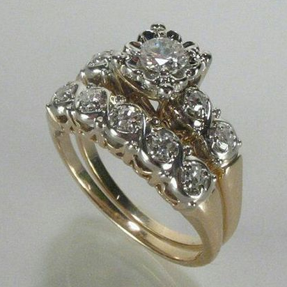 Vintage Sparkling Gold Ring - Photo 1