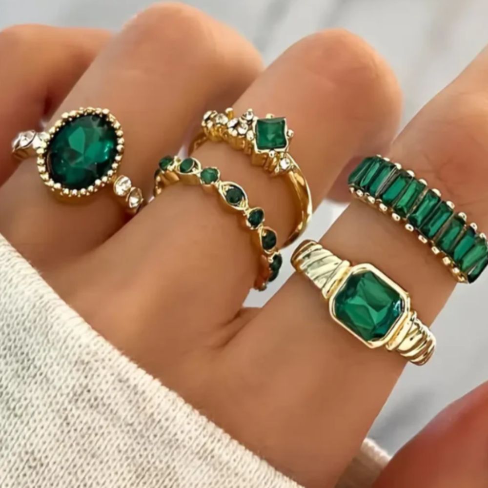 Zarina Exquisite Emerald Gold Ring Set - Photo 1