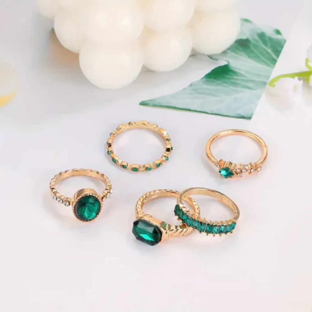 Zarina Exquisite Emerald Gold Ring Set - Photo 2